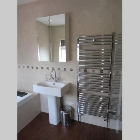 Holiday home Quiet 3 Bed House With Gardens & Games
