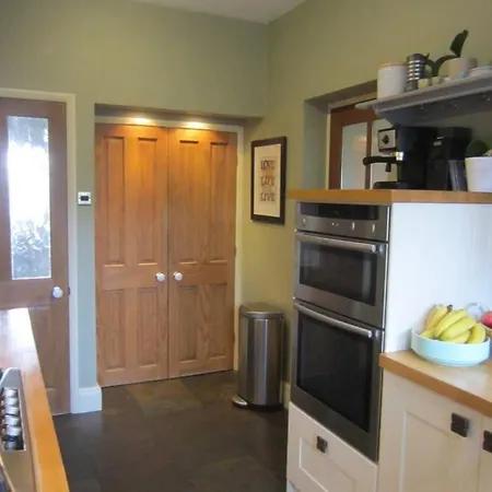 Quiet 3 Bed House With Gardens & Games York