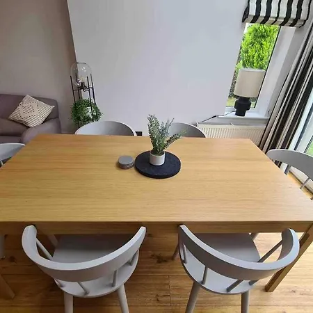 Quiet 3 Bed House With Gardens & Games Holiday home *