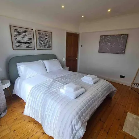 Quiet 3 Bed House With Gardens & Games * York