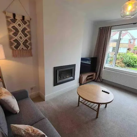 Holiday home Quiet 3 Bed House With Gardens & Games York